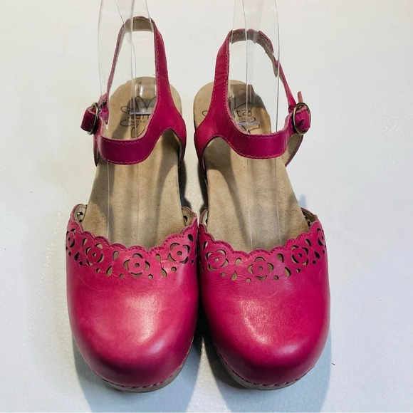 SANITA Sz 38 Leather Laser Cut Out On the Toe Cap Buckle Closure Clogs Sandals - Picture 2 of 15